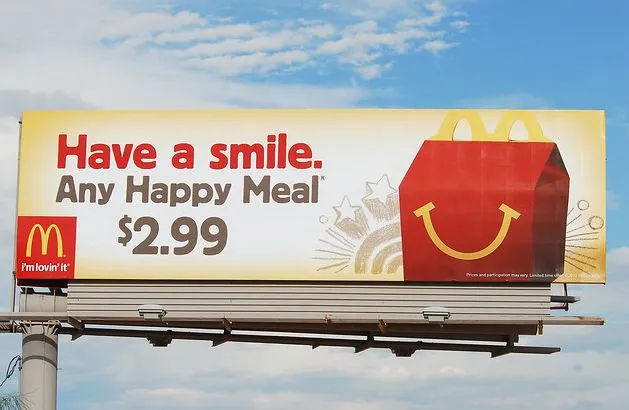 contoh iklan papan reklame mcdonald di Indonesia